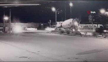 Beton mikseri motosikleti ezdi! Sürücü son anda kurtuldu...