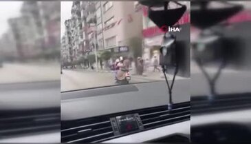 Motosiklette tehlikeli yolculuk