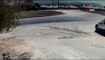 Frene ayağını dahi değdirmeden girdiği yolda feci kazaya neden oldu