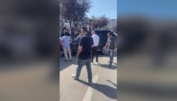 Bursa'da feci kaza! Lüks araç park halindeki 4 otomobili biçti...