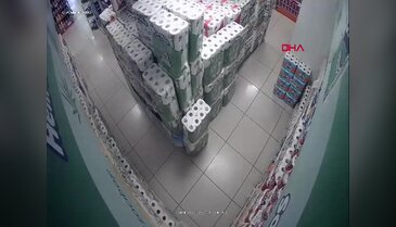 Bursa'da markette gezen çocuk yangın çıkardı! O anlar kamerada...