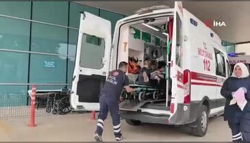 Bursa'da feci kaza! Otomobil demir kapıya çarptı: Yaralılar var