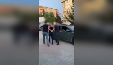 Sokak ortasında babaya tokat atmıştı! Yakalandı...