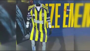 Fenerbahçe forması giyen robot etrafta koşuşturdu!