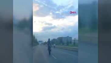 Bursa'da motosikletlilerin tehlikeli yolculuğu! O anlar kameralara yansıdı...