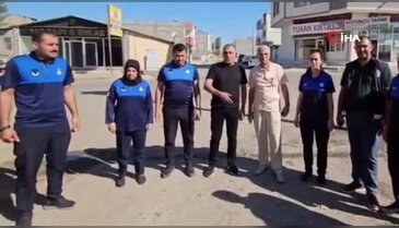 Zabıta müdürü, pazarcı esnafını sıraya dizip azarladı!