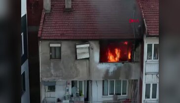 Bursa'da çatı katında alevler yükseldi! Komşusu son anda imdadına yetişti...