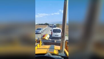 Bursa Yolçatı mahallesinde feci kaza! Araç içinde sıkıştı