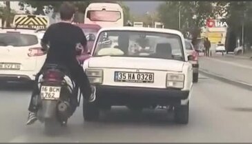 Bursa'da ilginç olay! Tek ayağıyla arabayı itti