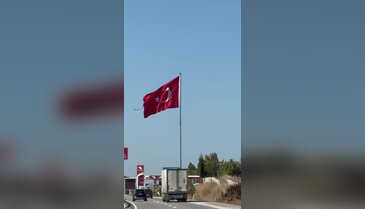 Bursa'da yıpranmış bayrak görüntüsü tepki çekti!