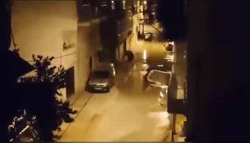 Bursa'da ana su borusu patladı, sokak göle döndü!