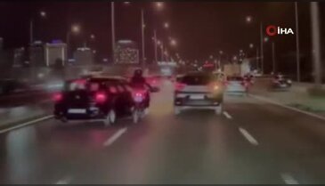 Bursa'da otomobilin çarptığı motosikletli böyle savruldu
