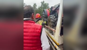 Bursa'da çekici ile kamyonet çarpıştı: 4 yaralı