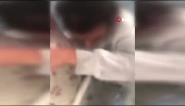 Görüntüler sosyal medyada infial yarattı! Kız kardeşinin üzerine kaynar su döküp özür diletti...
