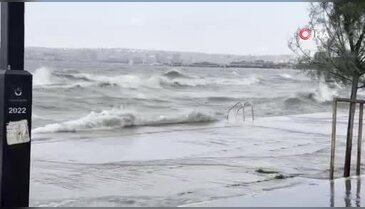Marmara'da lodos kıyıya vurdu! Metrelerce yükseklikte dalgalar...