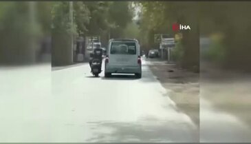 Bursa'da trafikte tehlikeli anlar! Sohbet etmek için canını tehlikeye attı
