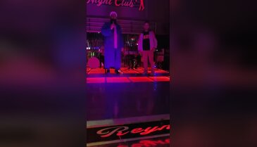 Bursa'da tebliğciler yine pavyonda! Mikrofonu alıp sahneye çıktı...
