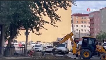 Kepçe kazısı sırasında doğalgaz borusu patladı