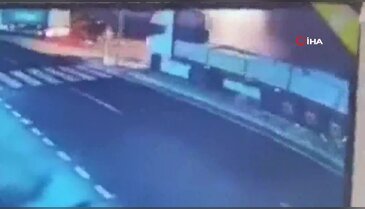 Arızalanan tırdan inen sürücü, hayatını kaybetti