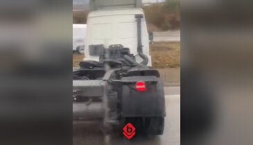 Bursa'da yağmur sonrası kayganlaşan yolda kaza!