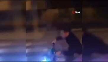 D-100'de motosikletle tehlikeli şov kamerada