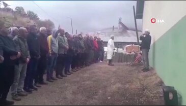 Tek tabut, aynı mezar: Yangında ölen iki yaşlı kardeş defnedildi
