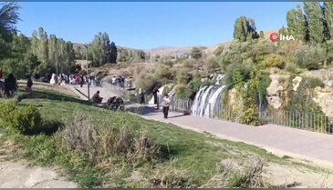 Muradiye Şelalesi turistlerin ilgi odağı oldu!
