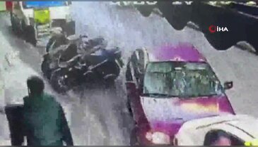 Motosikletler zincirleme şekilde devrildi