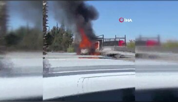 Seyir halindeki kamyonet alev aldı