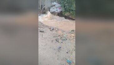 Bursa'da boru patladı, mahalle göle döndü!