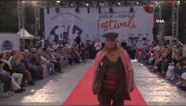 Podyumun yıldızları: 60 yaş üstü öğrenciler...