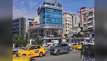 Oto galeriye silahlı saldırı! Yaralılar var