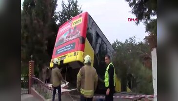 Resmen faciadan dönüldü! Freni boşalan otobüs kaza yaptı