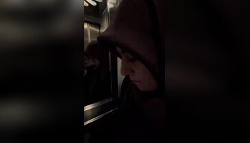 Genç kızın gasilhanede çektiği videoya tepki yağıyor: 'Terbiyesizliğin daniskası'