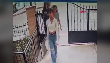 13-14 yaşındaki çocuklar bıçakla kapıya dayandılar! Akran zorbalığının bu kadarı...