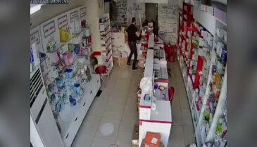 Eczacı teknisyeni sopayla darbedildi