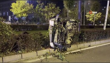 Mucize kurtuluş: Devrilen araçtan sağ çıktılar