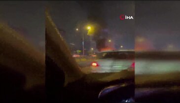 Seyir halindeki otomobil alev aldı
