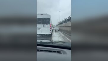 Bursa'da kaygan yol kaza getirdi