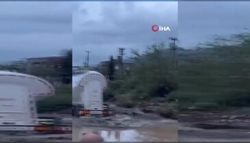 Heyelanın kapattığı otoyolda ulaşım durdu
