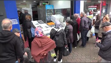 Hamsi ucuzladı: Vatandaş çiğ yedi
