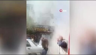 Yıkımı yapılan bina çöktü! Panik dolu anlar...