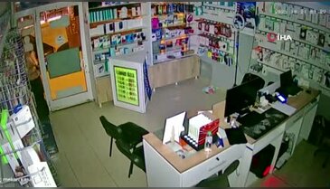 Pişkin hırsız kameraya yakalandı! Eşyaları seçerek çaldı...