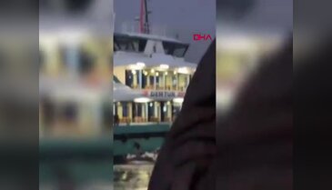 Üsküdar'da yolcu motoru balıkçı teknesine çarptı