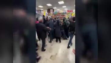 Ucuz televizyon için birbirlerini ezdiler!