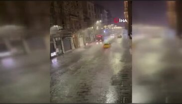 İstanbul yağmura teslim oldu! Zor anlar yaşandı