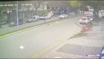 Otomobilin çarptığı kadın metrelerce savruldu