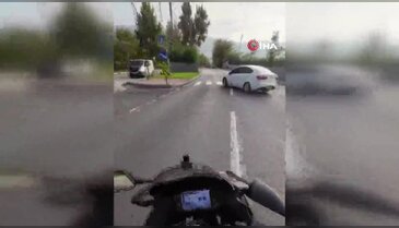 Bursa'da sinirlenen motosikletli aracın aynasını kırdı