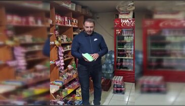 Alkışlanacak hareket! Mahallelinin borcunu kapattı, veresiye defterini yaktı