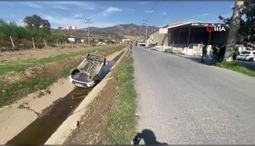 Mucize kurtuluş! Ters dönen araçtan...